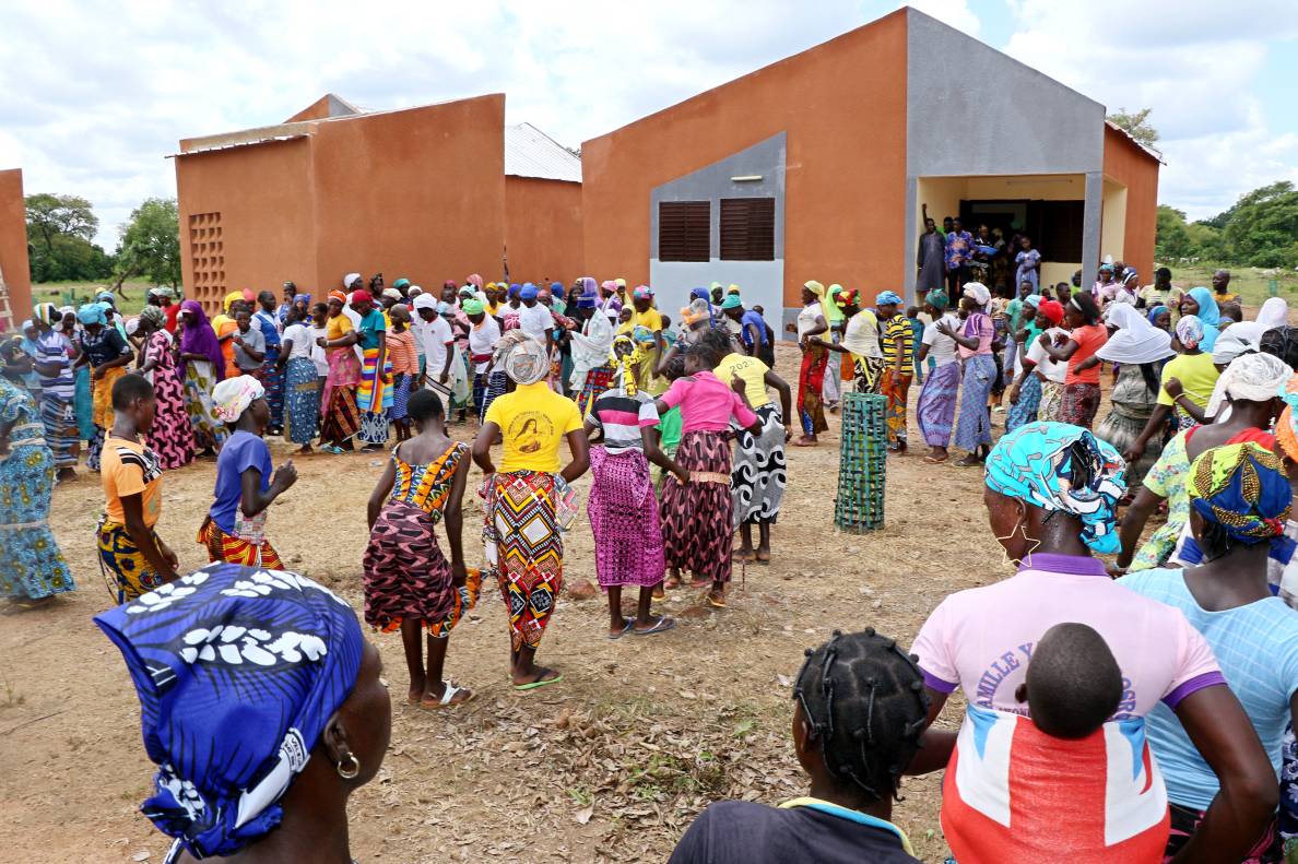 Konkourona villagers celebrating opening of health center
