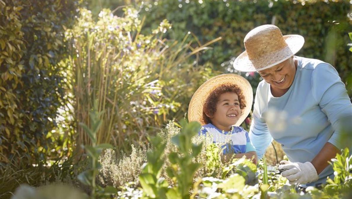 woman-child-field-of-flowers