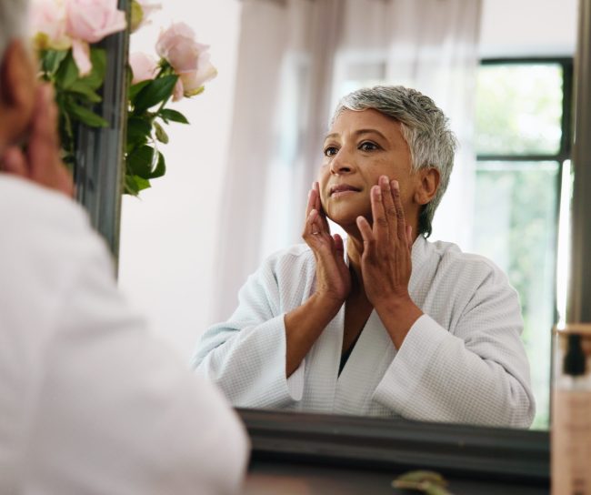 women looking herself at the mirror