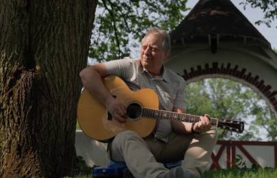 Man playing guitar